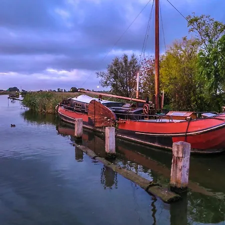 ספינת מלון Houseboat De Dankbaarheid