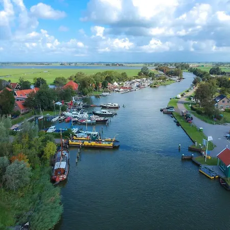 Houseboat De Dankbaarheid ספינת מלון De Woude