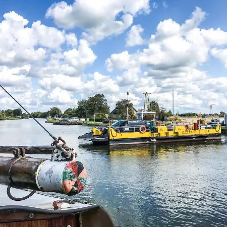 Houseboat De Dankbaarheid ספינת מלון *