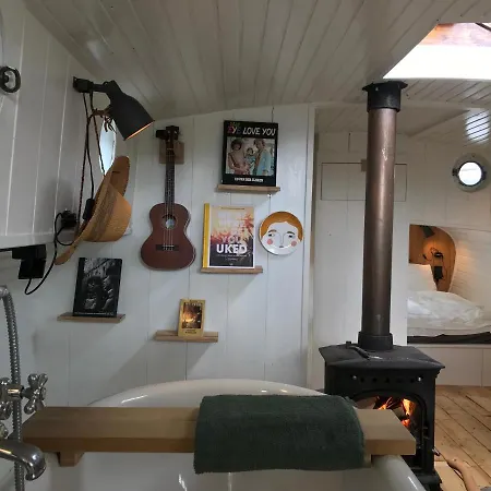 Houseboat De Dankbaarheid De Woude