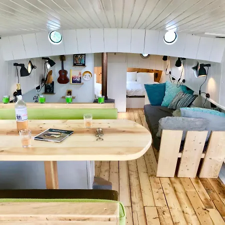 Houseboat De Dankbaarheid *
