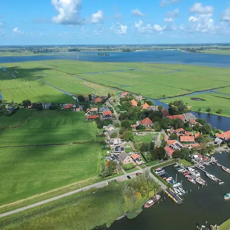 Houseboat De Dankbaarheid ספינת מלון De Woude