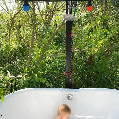 Houseboat De Dankbaarheid ספינת מלון